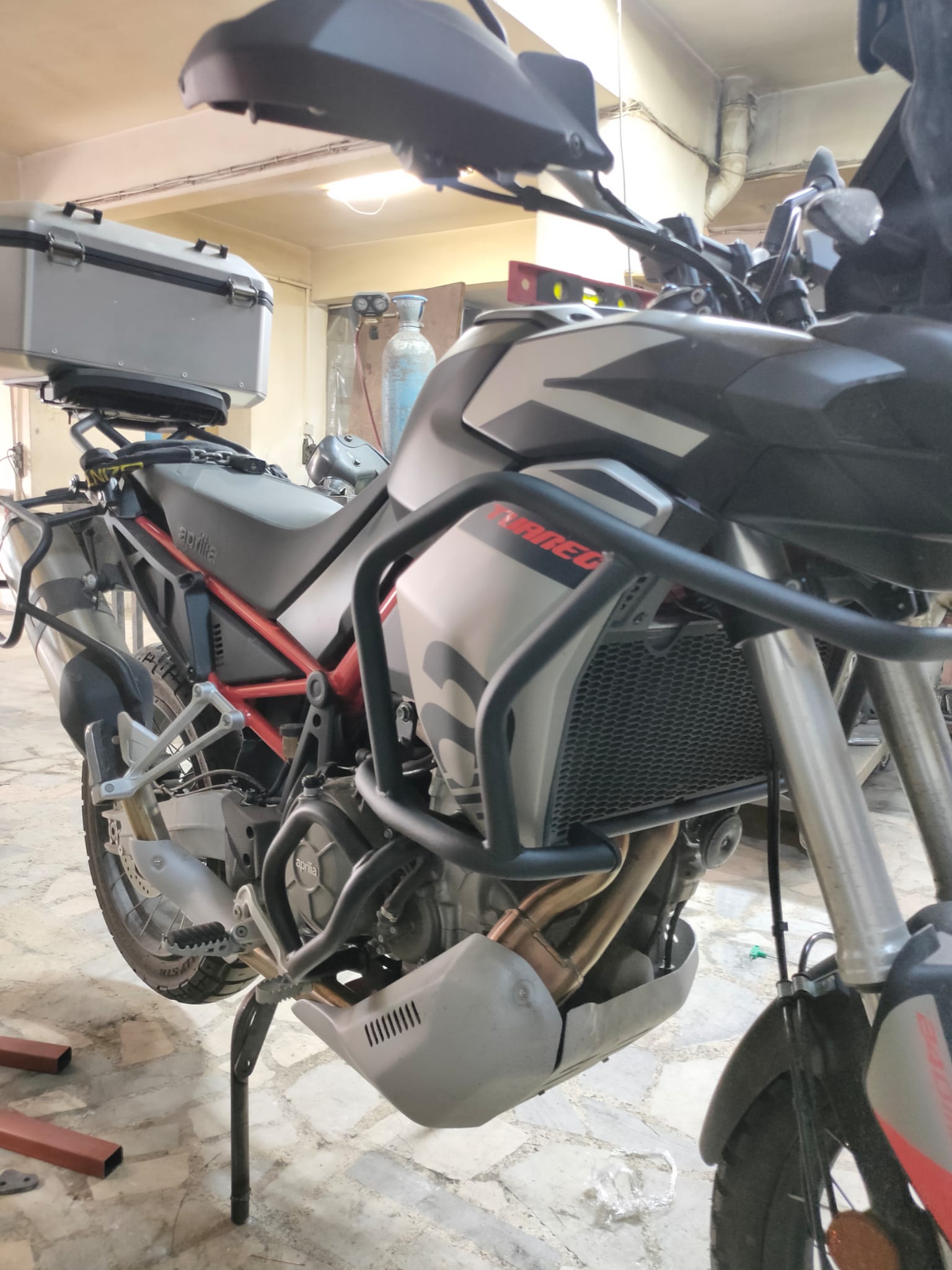 APRİLLA TUAREG 660 KORUMA DEMİRİ