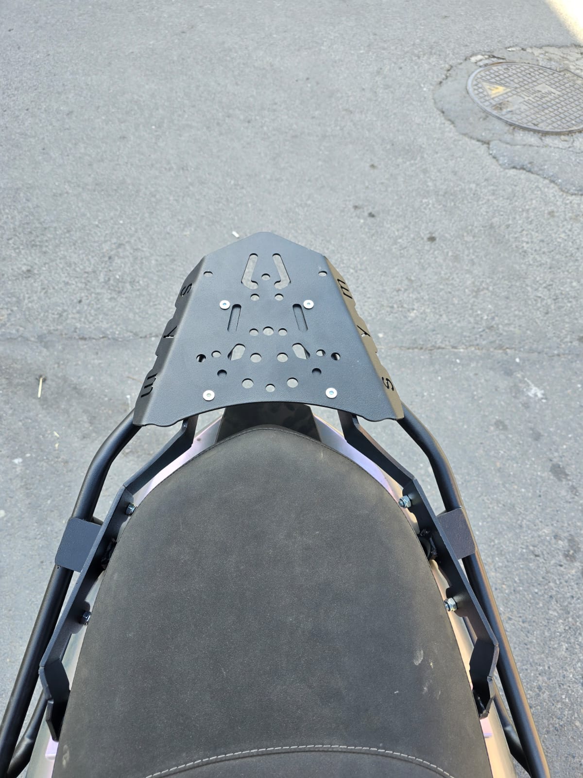 SYM MMBCU ARKA ÇANTA TAŞIMA DEMİRİ