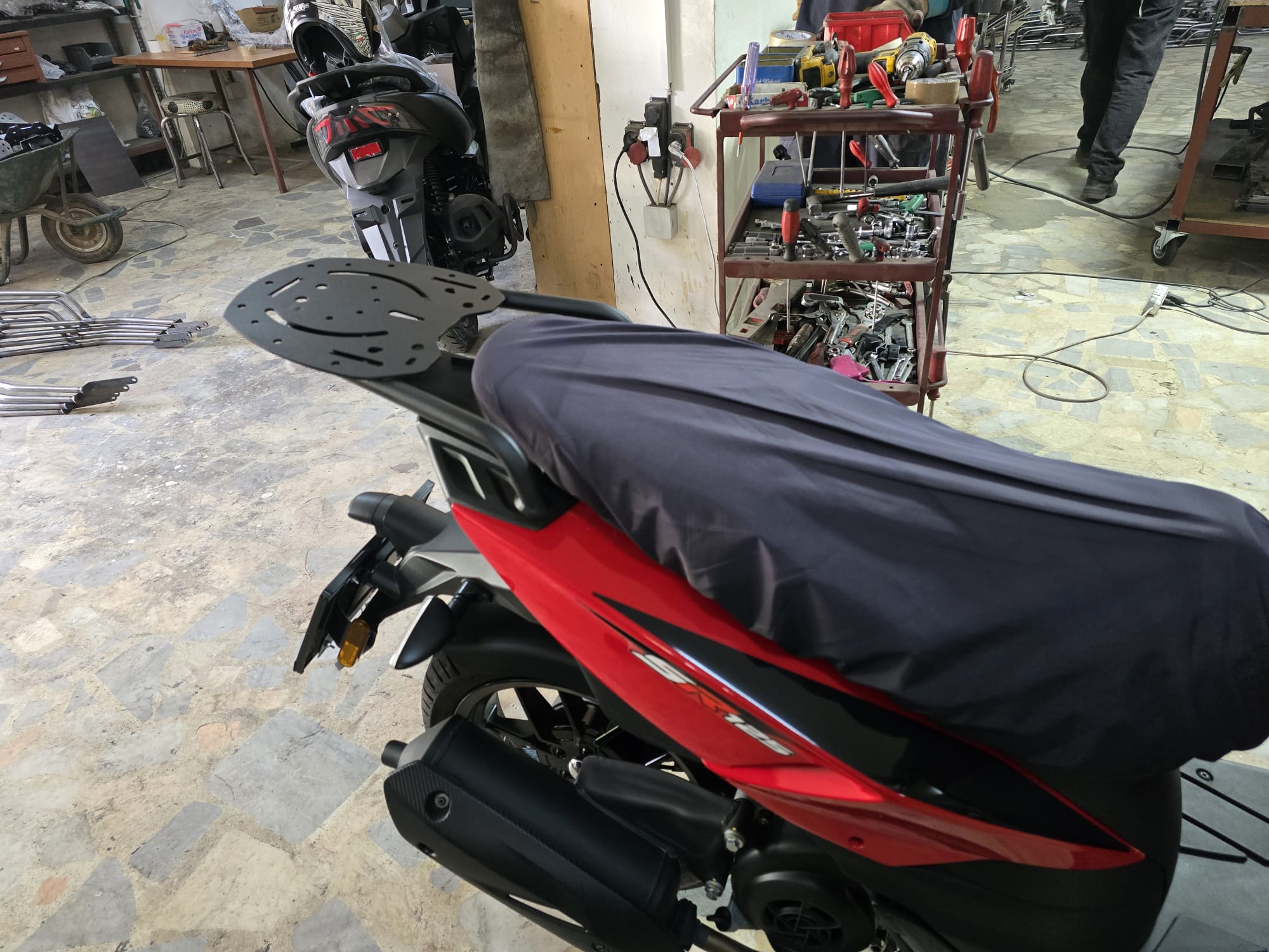 APRİLLA SR 125 ÇANTA TAŞIMA DEMİRİ