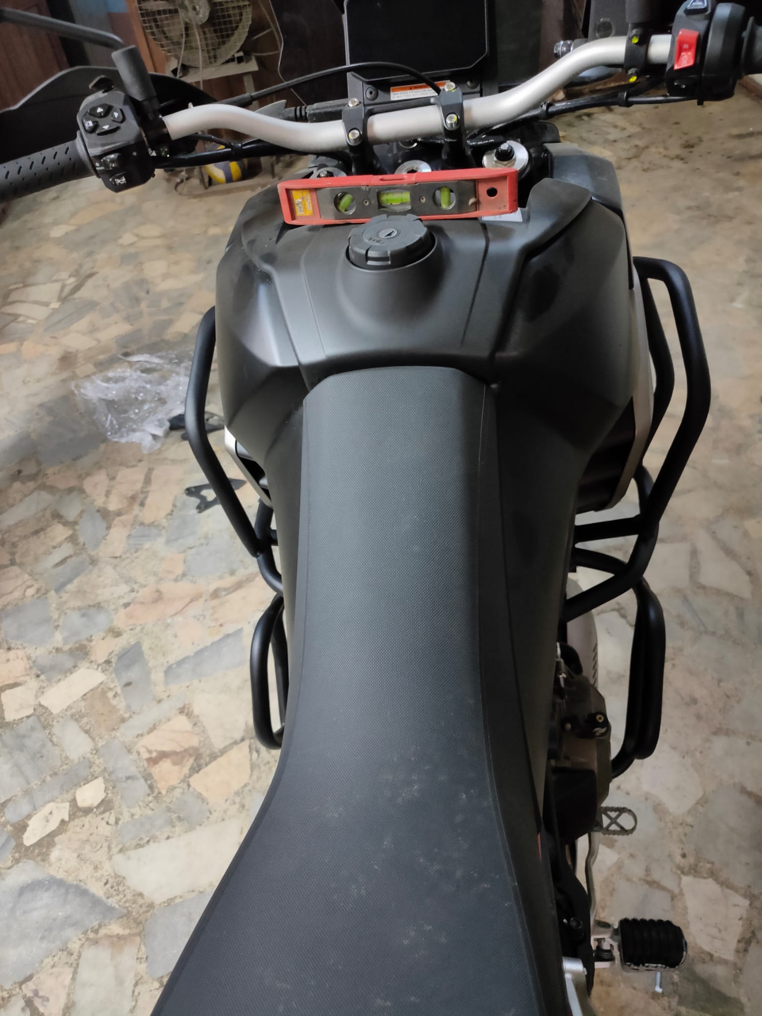 APRİLLA TUAREG 660 KORUMA DEMİRİ