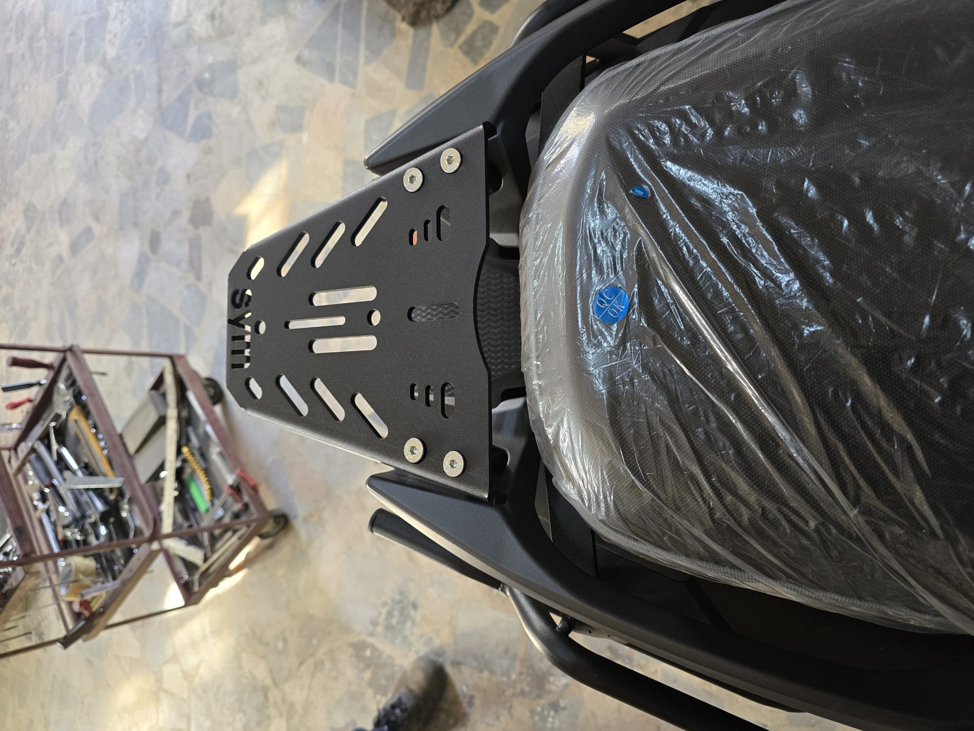 SYM ADX 300 ARKA ÇANTA TAŞIMA DEMİRİ